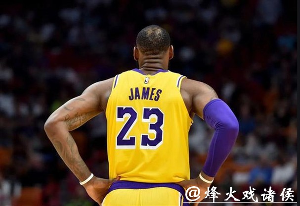 雷迪克公布湖人新赛季首发阵容：詹眉拉里八村